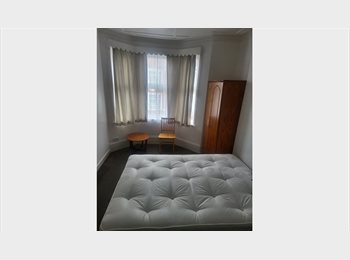 Roomgo UK - Room to let in flatshare, Cricklewood - £715 pcm