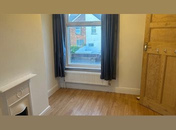 Roomgo UK - 2 rooms to rent available, Boscombe - £600 pcm