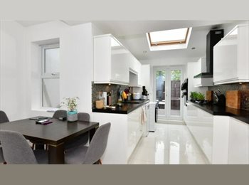 Roomgo UK - CharmingDoubleBedroom-Stratford-WestHam-Plaistow, Plaistow - £1,000 pcm