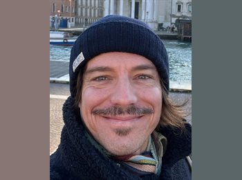 Roomgo UK - John - 44 - Chinese Quarter