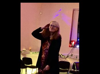 Roomgo UK - Julie - 55 - Ashford