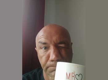 Roomgo UK - Tomas - 42 - London