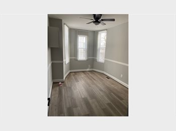 Roomgo US - $800 Room for Rent (Private Bath) 1233 Luzerne Ave, Middle East - $800 pm