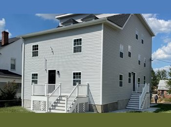 Roomgo US - $600 Room for Rent (Shared Bath) 4108 Groveland Ave, Langston Hughes - $600 pm