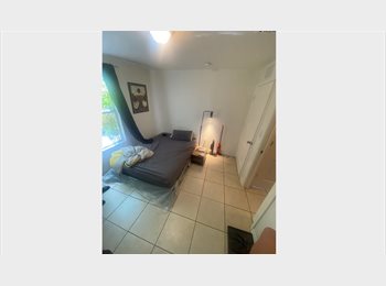 Roomgo US - Prime location room with private bathroom, Beverly Terrace - $1,000 pm