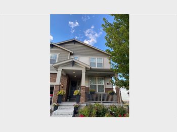 Roomgo US - Private room with bathroom, Parker - $925 pm