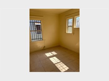 Roomgo US - 1 bed 1 bath, Harbor Gateway - $1,600 pm