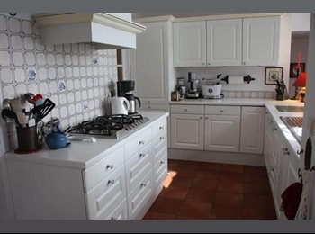 Appartager BE - Genval / LLN / GSK - Nice furnished room in a big house next to train stationn, Rixensart - 480 € pm