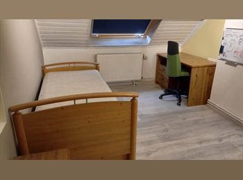 Appartager BE - chambre disponible pour étudiante sympa !!, Liège - 380 € pm