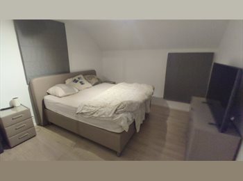 Appartager BE - Grande chambre plus salle de bain privée, Soignies - 600 € pm