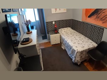 Roomgo BR - Suíte na Rua Augusta, 2 quadras da Av. Paulista, Consolação - R$ 2.200 Por mês
