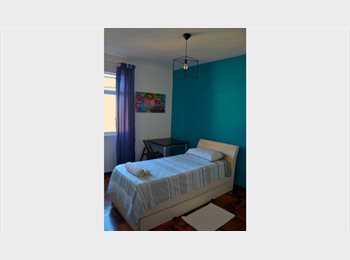 Roomgo BR - Quarto ensolarado e espaçoso em apê tranquilo e localização privilegiada, Curitiba - R$ 1.900 Por mês