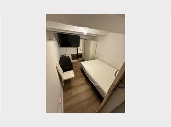 Roomgo ES - HABITACION DOBLE BARCELONA GASTOS INCLUIDOS, Esplugues - 640 € por mes