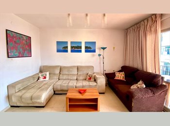 Roomgo ES - Se alquila habitación en piso compartido (zona Tráfico - Cartuja), Granada - 250 € por mes