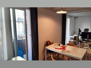 Roomgo ES - Espaciosa y soleada habitacion doble con balcon, Ciutat Vella - 530 € por mes