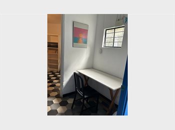 Roomgo MX - Habitación Amueblada en Colonia Americana, Todos los Servicios Incluidos, Guadalajara - MX$5,500 por mes