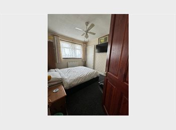 Roomgo UK - bedroom, Longlands - £800 pcm
