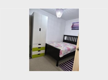 Roomgo UK - Furnished Ensuite Double Room in Salford – All Bills Included, Salford - £650 pcm