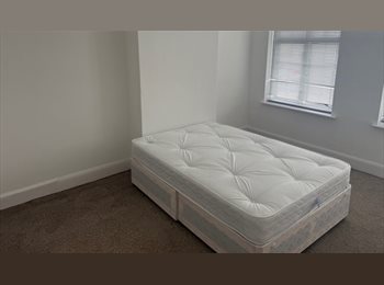 Roomgo UK - Double bedroom available, Blackfen - £920 pcm