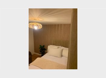 Roomgo UK - Double room with personal bathroom, Greenhithe - £730 pcm