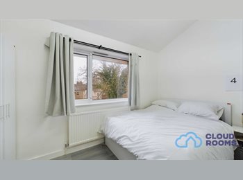 Roomgo UK -  En-Suite W/ Storage╹Zero Deposit ⚫, Catford - £950 pcm