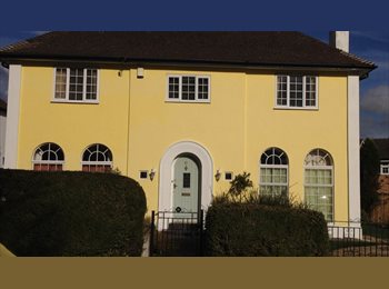 Roomgo UK - Single room, Henleaze - £750 pcm