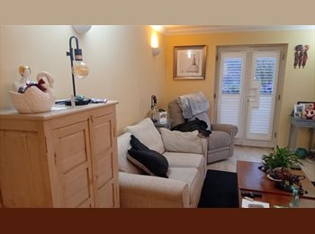 Roomgo UK - Small double room, Redhill - £875 pcm