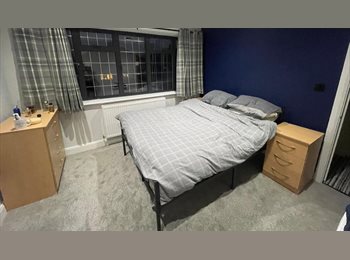 Roomgo UK - Double room to rent in Ruislip, South Ruislip - £900 pcm