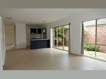 Roomgo AU - Large fully furnished house, Nar Nar Goon - $300 pw