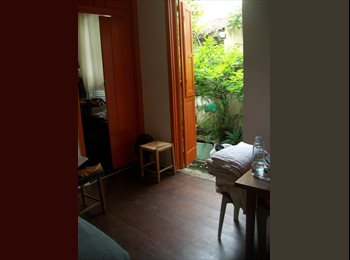 Roomgo BR - Quartos em casa de Botafogo, Humaitá - R$ 1.300 Por mês