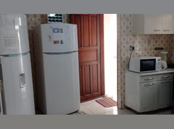 Roomgo BR - Hostel  com quartos e vagas para Homens Pensão com tudo incluido mobiliado em São Paulo Metro da, Lapa - R$ 500 Por mês