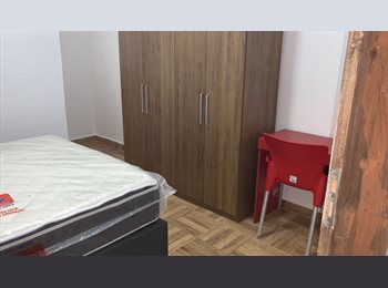 Roomgo BR - Quarto há 100 metros do metrô República, São Paulo SP - R$ 1.500 Por mês