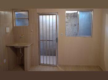 Roomgo BR - Kitnet em Jacarepaguá - RJ. Água E Luz Incluídos no aluguel. Ambiente familiar, Taquara - R$ 550 Por mês
