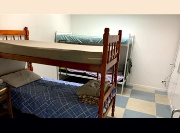 Roomgo BR - Waka Pensionatos Masculina Metrô Tatuapé, Tatuapé - R$ 500 Por mês