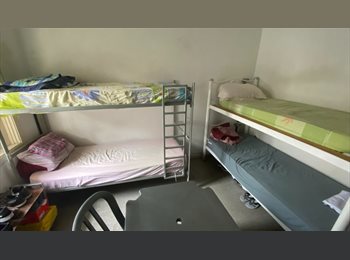 Roomgo BR - Waka Grupo Pensões ao lado do Metrô, Tatuapé - R$ 500 Por mês