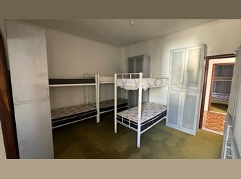 Roomgo BR - Pensao Masculina Waka Unip Metrô Carrão, Tatuapé - R$ 550 Por mês