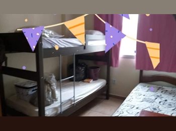 Roomgo BR - Apartamento com quarto compartilhado com 03 moças, Maracanã - R$ 580 Por mês