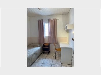 Roomgo BR - Quarto no Santa Monica, Florianópolis - R$ 1.100 Por mês