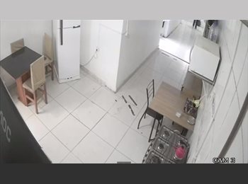 Roomgo BR - Seu Novo Lar por R$750: Conforto, Praticidade e Tudo Incluso!, Porto Alegre - R$ 750 Por mês