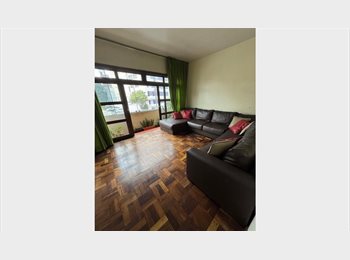 Roomgo BR - COLIVING NO JUVEVÊ - FEMININO, Curitiba - R$ 1.800 Por mês