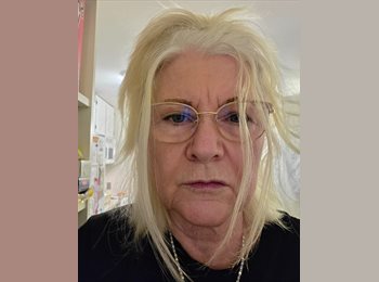 Roomgo CA - Alicia - 50 - Canada