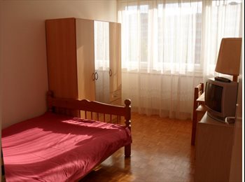 Roomgo CH - Belle chambre spacieuse pour femme ou étudiante, Genève - 800 CHF / Mois