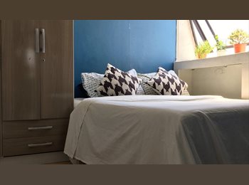 CompartoDepto CL - Pieza en arriendo con baño privado, cercana a metro Inés de Suárez., Providencia - CH$350.000 por mes