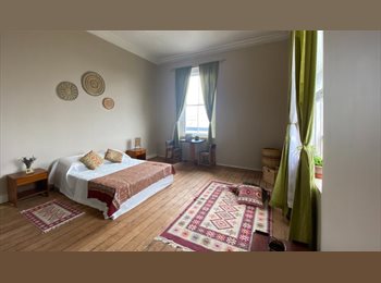 CompartoDepto CL - Arriendo amplia y soleada habitación en Cerro Alegre, Valparaíso - CH$300.000 por mes