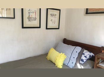 CompartoDepto CL - Arriendo habitación con baño a mujer  en Vitacura, Vitacura - CH$450.000 por mes