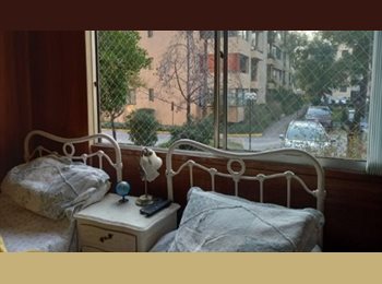 CompartoDepto CL - Arriendo habitación doble en el mejor ubicación de Vitacura en $300.000 por persona mensual  y otra, Vitacura - CH$300.000 por mes