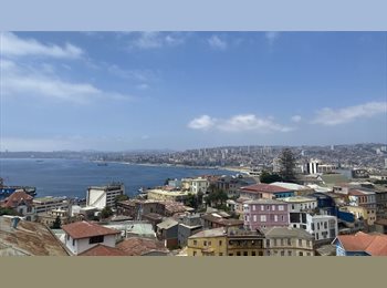 CompartoDepto CL - Arriendo amplia e iluminada habitación en Cerro Alegre, Valparaíso - CH$280.000 por mes