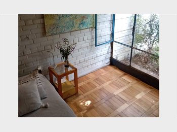 CompartoDepto CL - Pieza amplia con vista al jardín a 4 cuadras Metro Escuela Militar, Vitacura - CH$350.000 por mes