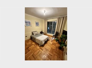 CompartoDepto CL - Pieza amoblada en casa compartida de 400 metros cuadrados las condes (manquehue con bilbao), La Reina - CH$400.000 por mes
