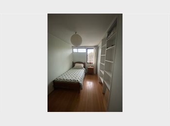 CompartoDepto CL - Pieza amoblada en segundo piso, Ñuñoa - CH$300.000 por mes